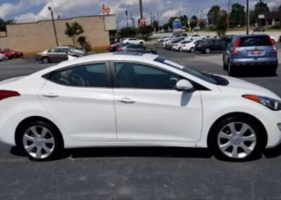 White Hyundai Elantra